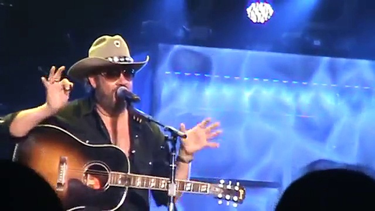 Hank Williams Jr. Live acoustic tribute to Johhmy Cash and Waylon Jennings