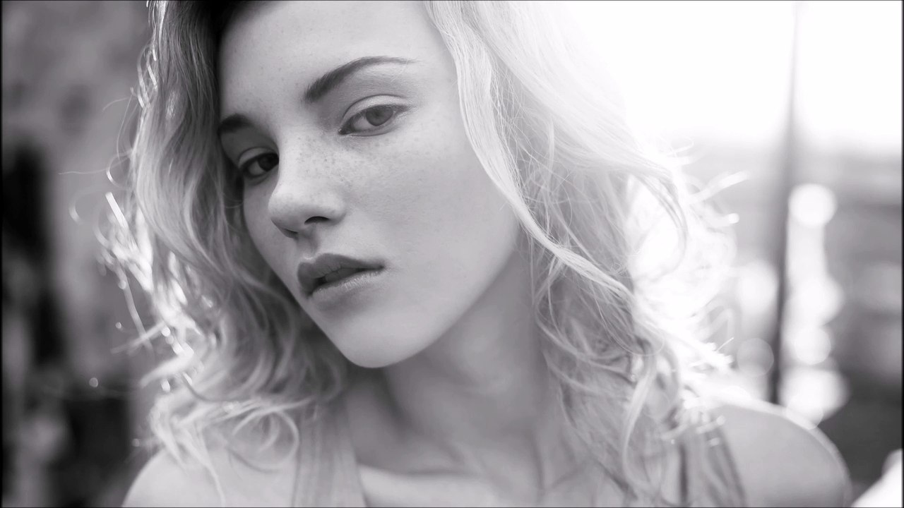 Dj Tiesto - Walking On Clouds