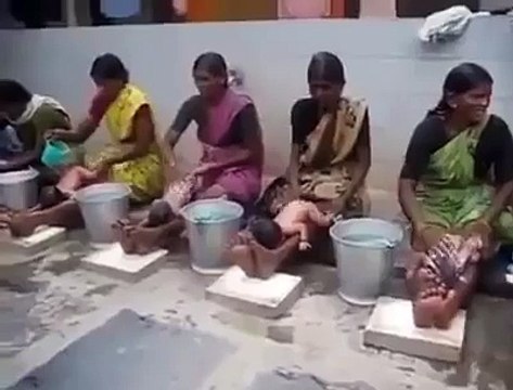 Как купают малышей в Индии (индийские бани) Слабонервным не смотреть!