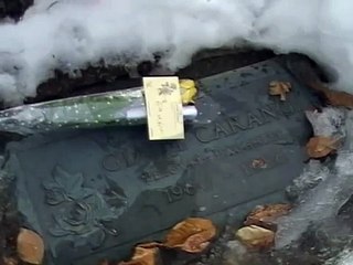 Gia Carangi's Grave Feb 13th 2011.mpg