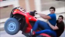 Des kékés font du quad en roue arrière et BIM!!!!!!