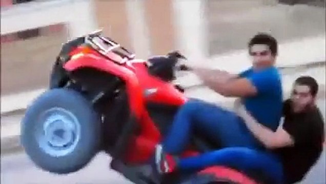 Des kékés font du quad en roue arrière et BIM!!!!!!