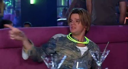 WHITE CHICKS - HILARIOUS TECHNO DANCE ON ACID!!
