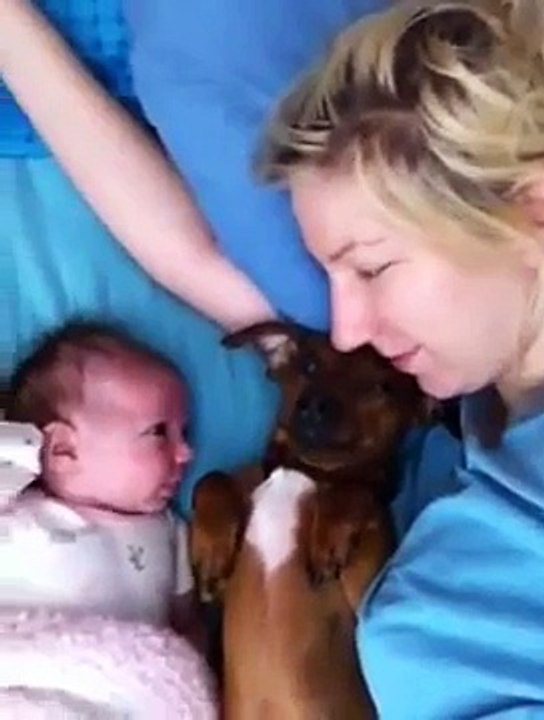 Ho que j'aime cette maman avec son superbe fils et son chien trop adorable ... et vous ?