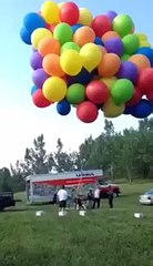Daniel Boria, ce jeune canadien décolle avec des ballons remplis d'hélium
