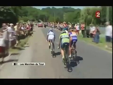 Pires accidents : Chute de Sandy Casar avec un chien TDF 2007