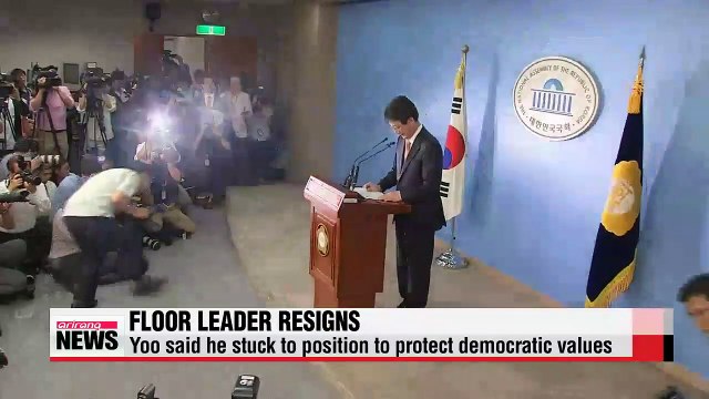 Bowing to pressure, embattled Saenuri Party floor leader steps down