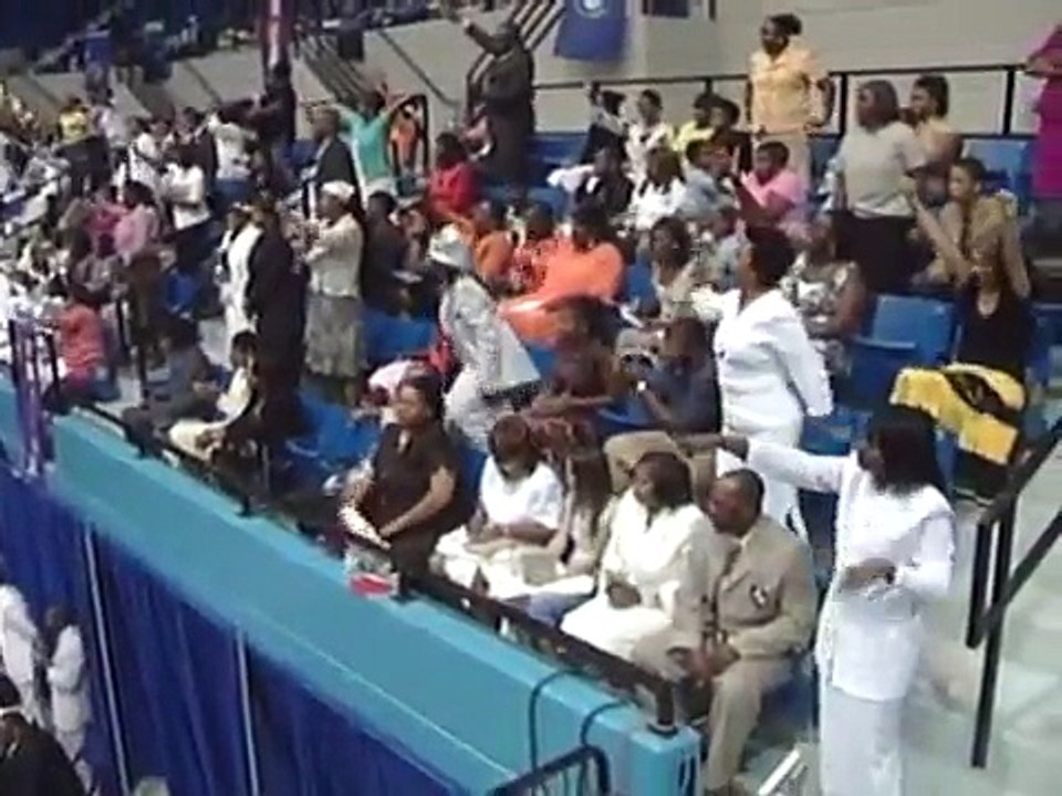 Pastor Jamal Bryant preaching in VA Convocation