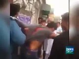 Gujranwala citizen beaten by Traffic Warden – VIDEO