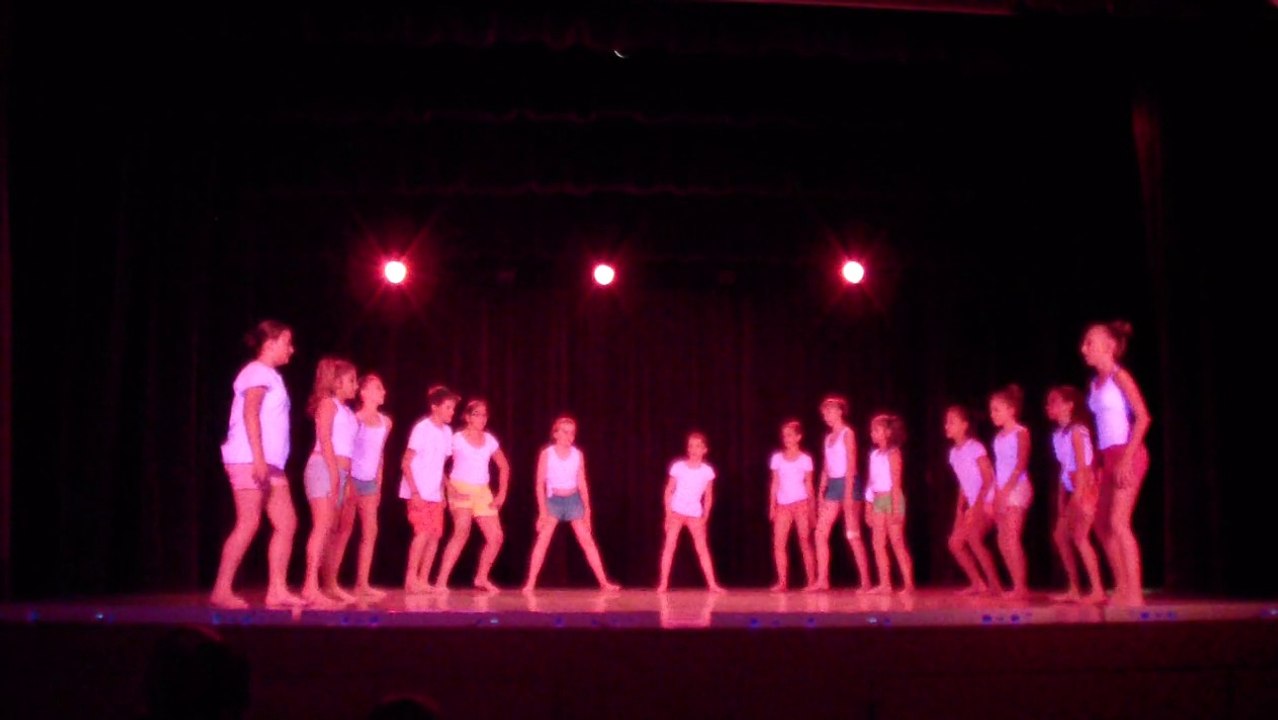 SHAKE IT OFF ( création danseurs)par les 10/11 ans  gala 2015 samedi  MJC de MARIGNY LE CHATEL