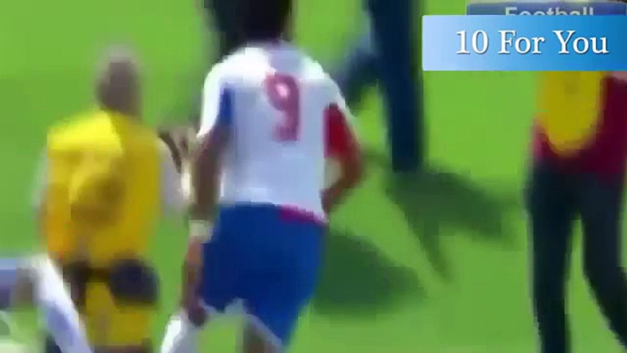 10 funniest moments in football