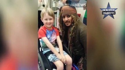 Johnny Depp : Sa visite à des enfants malades déguisé en Jack Sparrow