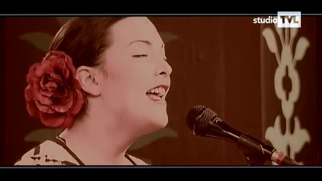 Caro Emerald - A night like this (live and acoustic)