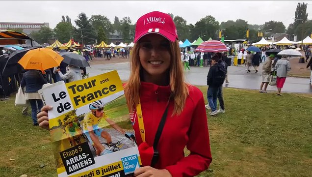 Arras: Candice Caron, charmante hôtesse du Pas-de-Calais sur le Tour de France