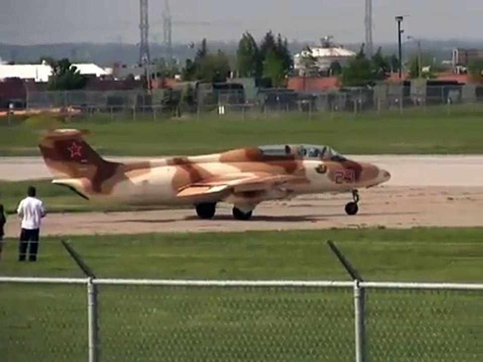 Wings and Wheels Toronto 2009 - L-29 takes off