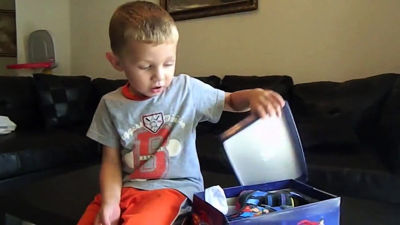 DC Comics Superman Sneakers Kid Review Light Up Shoes