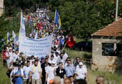 Des milliers de personnes ont marché en hommage aux victimes du massacre de Srebrenica