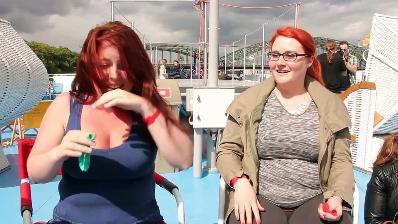 WOMAN FREAKS OUT ON LAUGHING GAS