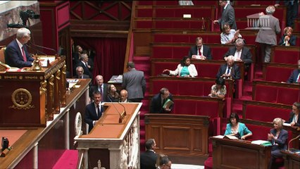 Valls défend le maintien de la Grèce dans la zone euro