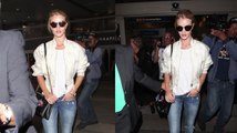 Rosie Huntington-Whiteley sieht frisch aus, als sie in LA landet