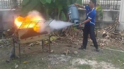 Bouteille de gaz lance-flammes