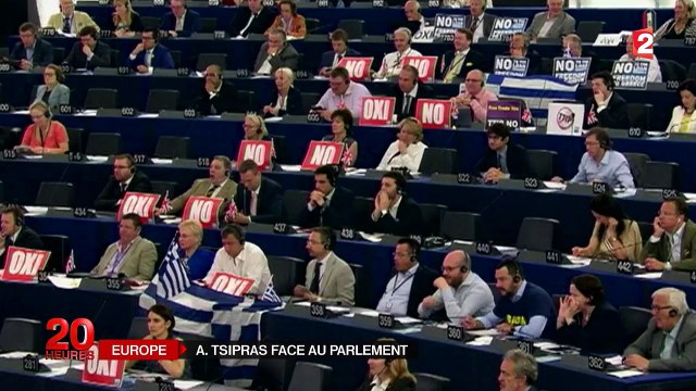 Tsipras à la fois ovationné et conspué au Parlement européen