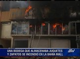 Incendio consumió locales en la bahía de Guayaquil