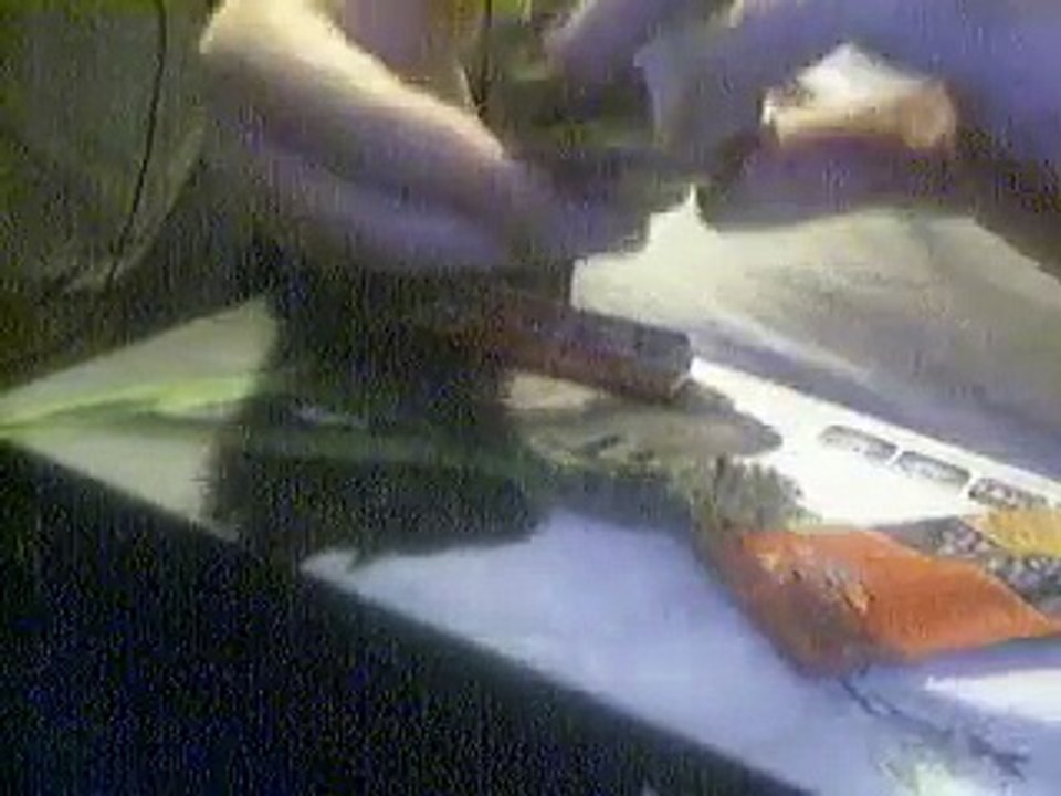 How to roll a Blunt