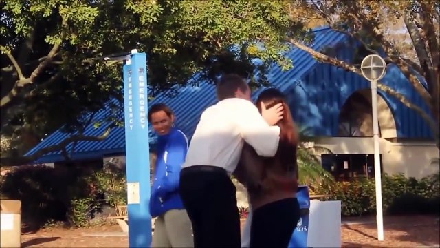 Yabancıları öpmek (Türkçe Altyazı)