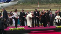 Papa abandona Ecuador rumbo a Bolivia