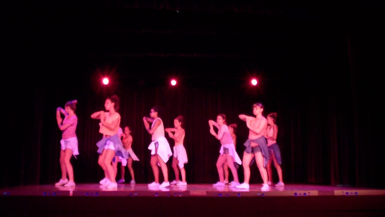 WIGGLE par les Ados d'Estissac gala 2015 samedi  MJC de MARIGNY LE CHATEL