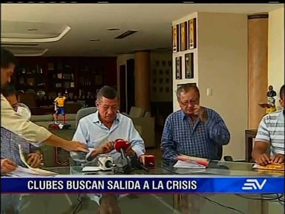 Directivos reunidos en la FEF