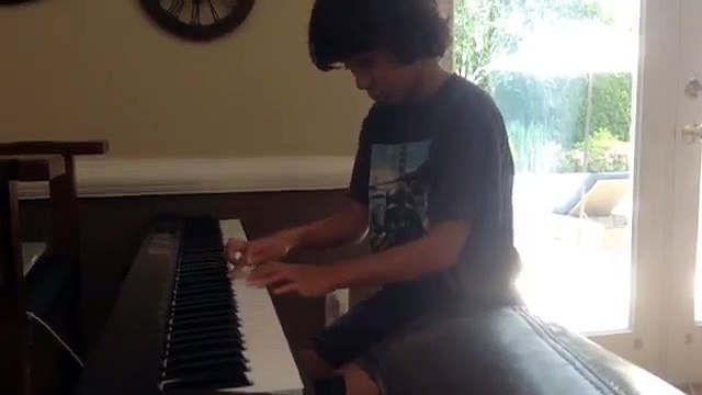 Five Nights At Freddys Song by The Living Tombstone on the piano