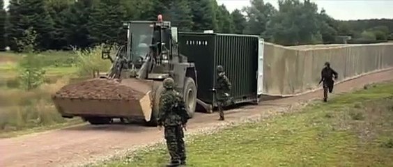 British Army demonstrating HESCO RAID 7 Concertainer system