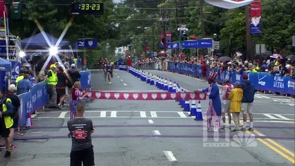 Il fête sa victoire un peu trop tôt....