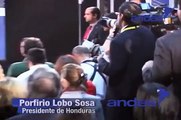 Porfirio Lobo invita a Rafael Correa a visitar Honduras