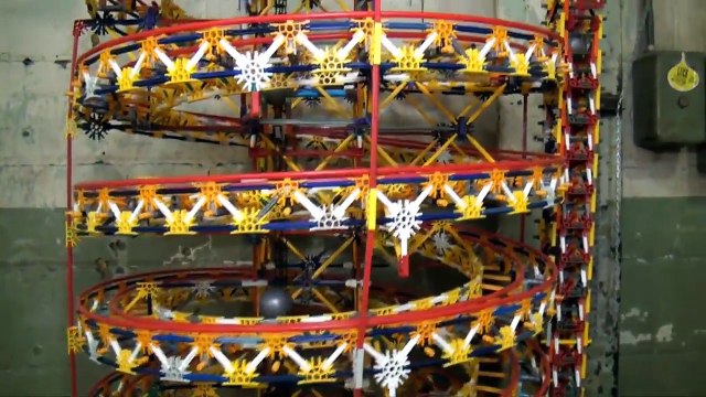 Record du monde de La plus grande machine a boule K’Nex