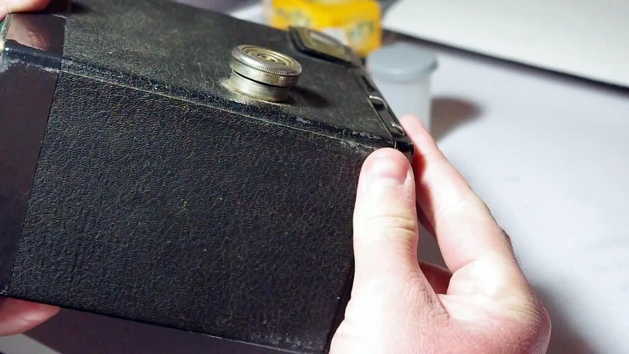 How to Open a Kodak Brownie Target Six-16