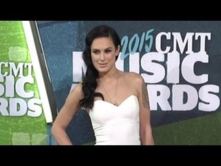 Rumer Willis Shows Off Her Super-Curvy Booty In A Sexy White Dress At 2015 CMT Music Awards