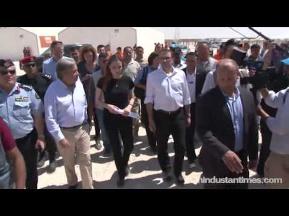 Angelina Jolie has ovaries removed, writes children will never say "mom died of ovarian cancer"