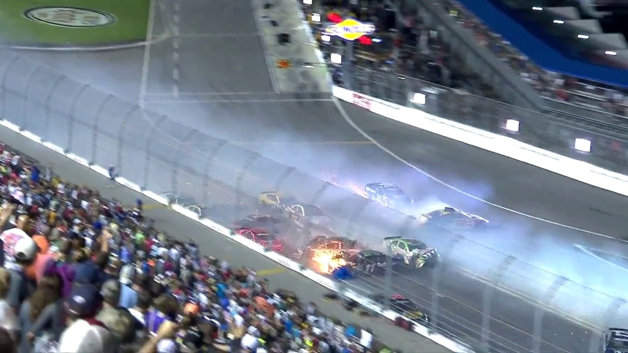 Le pilote Nascar Austin Dillon victime d'un crash ahurissant