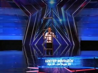 Avec une échelle, ce qu'il fait risque de vous couper le souffle