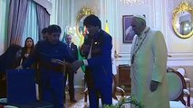 Morales regala crucifijo comunista al papa