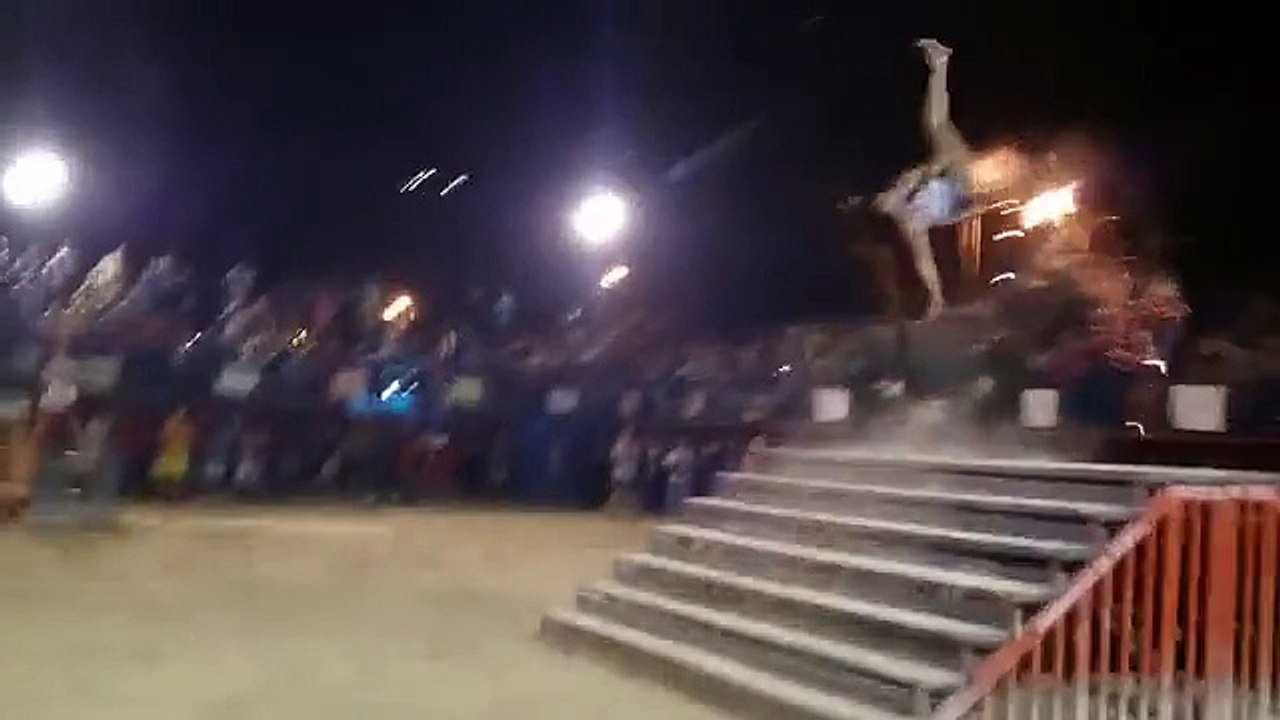 C'est l'histoire d'un taureau de feu vs un pauvre mec...