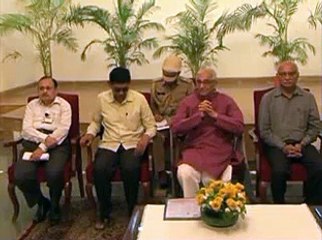 Gandhinagar Blind People's Association meets Gujarat Governor