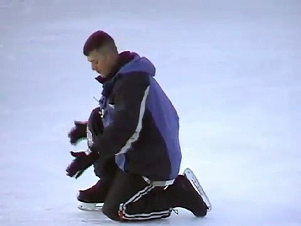 Xtreme Ice Skating - Knee Slide (basic & advanced) - tutorial