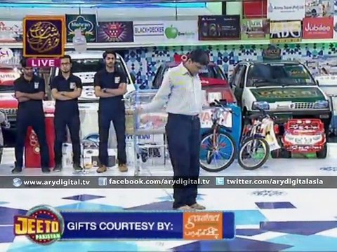 Some bulky people try jumping rope for sake of motorbike - Jeeto Pakistan - 9th July 2015