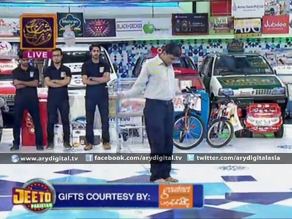 Some bulky people try jumping rope for sake of motorbike - Jeeto Pakistan - 9th July 2015