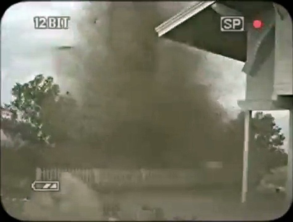 tornado destroy a house?