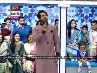 Woman gives bath to her husband during a live show - A must watch